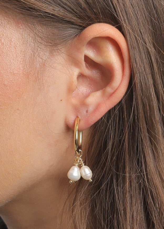 luna's tear pearl earring