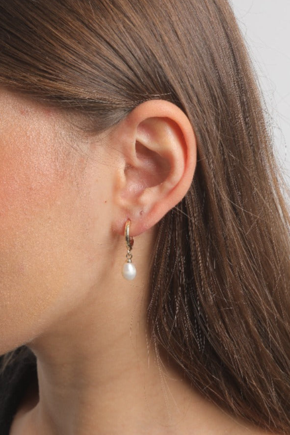 pearly pearl earring