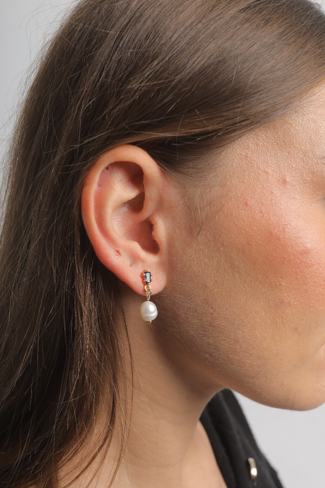 two-tone pearl earring